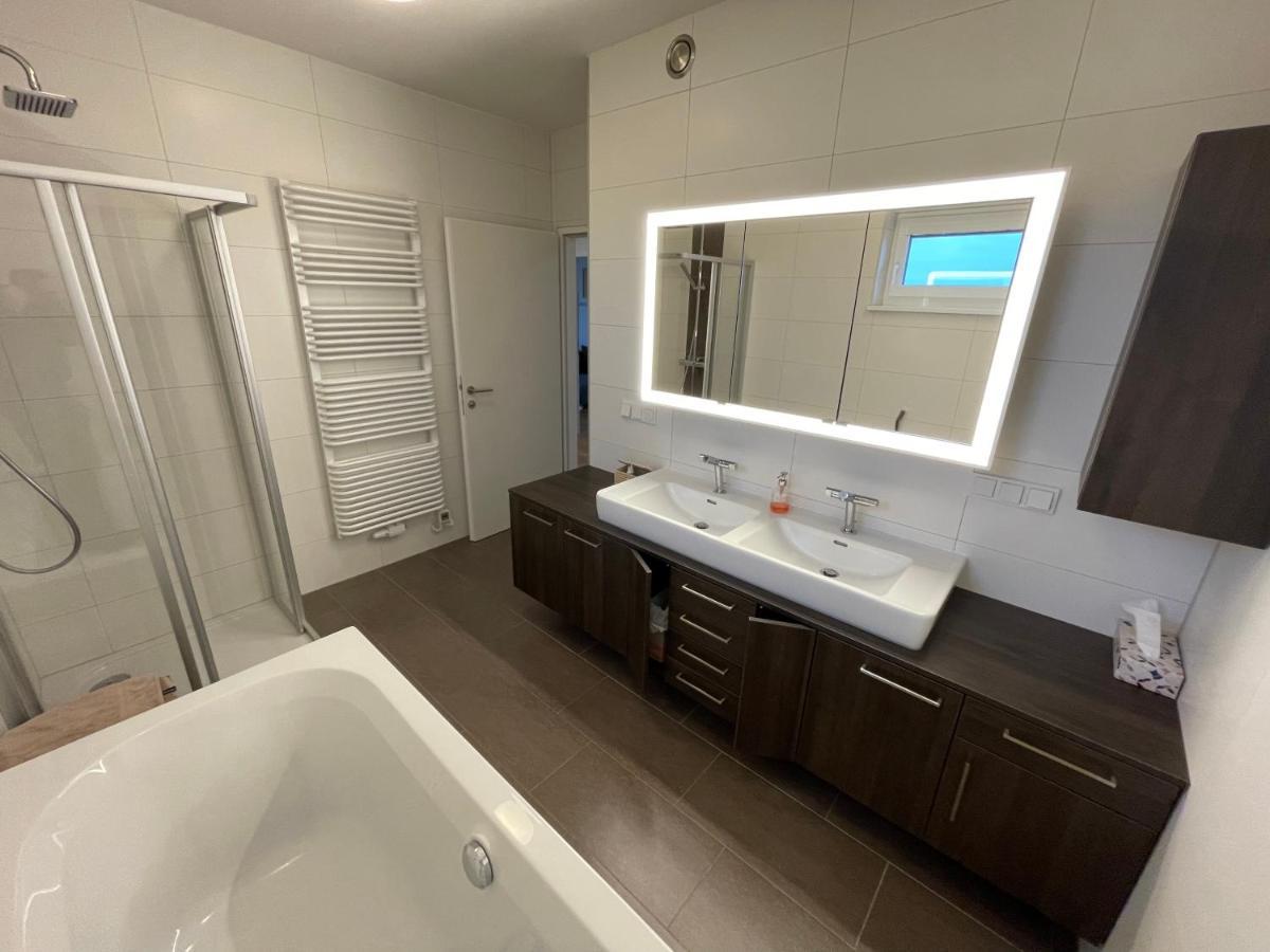 Penthouse Wohnung Am Radweg Mit Dachterasse Вайдхофен-ан-дер-Тайя Экстерьер фото